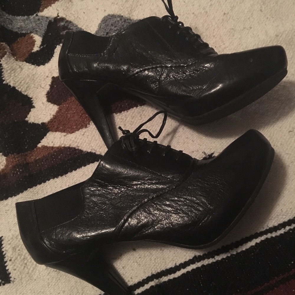 Me too booties, size 9